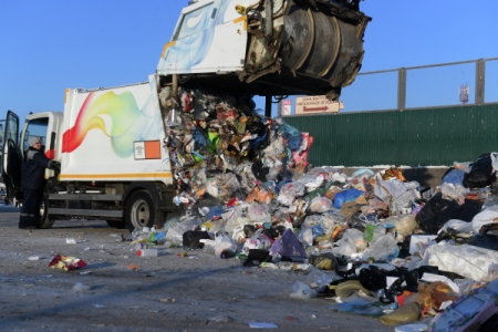 Надо избавиться от "мутных" структур в сфере переработки и утилизации мусора - Путин