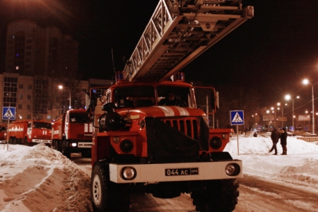 Более 500 человек эвакуировано из горящего общежития в Иркутске