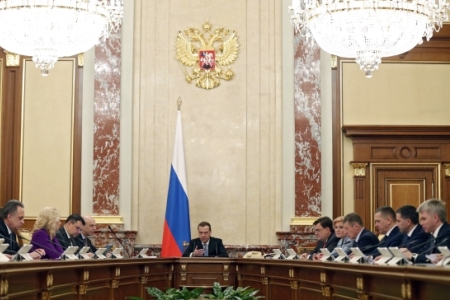 Медведев дал 17 поручений правительству по итогам заседания