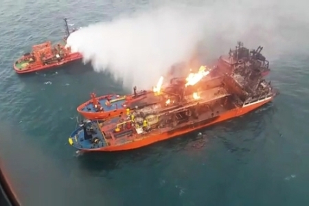 Прекратился пожар на втором иностранном танкере в Черном море