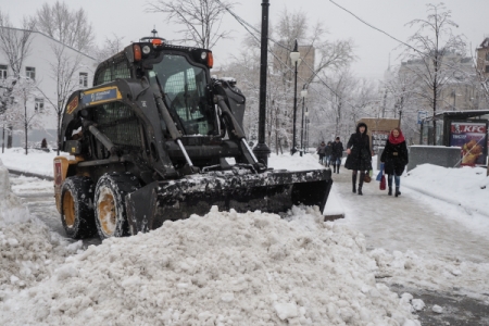 Прокуратура потребовала от властей Челябинска убрать из города кучи снега