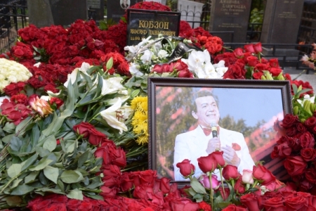 Мемориальную доску Иосифу Кобзону установят в Москве