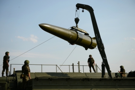 Планы США по ракетным испытаниям являются следствием слома ДРСМД - Песков