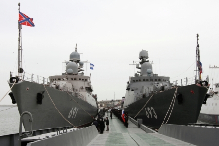 Корабли Каспийской флотилии вышли в море для выполнения ракетных стрельб