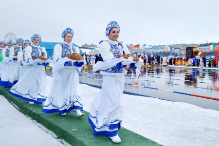 Чемпионат мира по ледяному плаванию стартовал в Мурманске