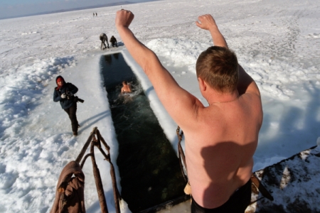 Чемпионат мира по ледяному плаванию стартует в Мурманске