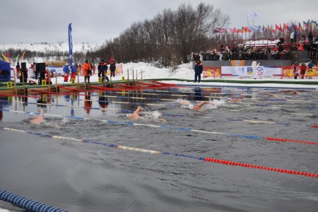 Чемпионат мира по ледяному плаванию завершился в Мурманске