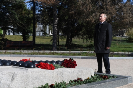 Путин пообещал помочь с восстановлением мемориала "Сапун-гора"