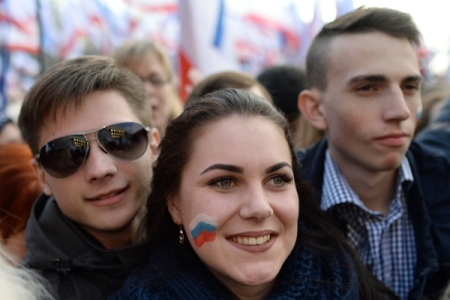 Большинство россиян положительно оценивают воссоединение Крыма с РФ