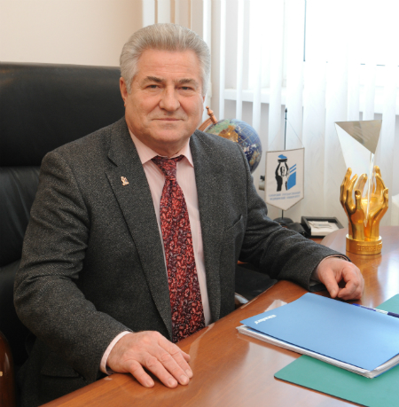 Председатель Самарской губернской думы Г.Котельников: "Важно на федеральном уровне создать законодательную основу для сотрудничества вузов и предприятий, предотвратить их оторванность друг от друга"
