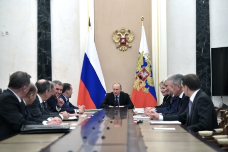 Путин обсудит с министрами итоги развития Крыма