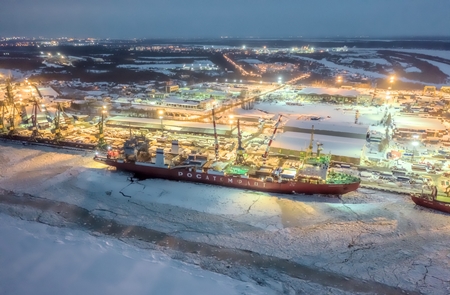 Более 25 тыс. фрахтовых единиц груза доставит лихтеровоз "Севморпуть" для проекта "Арктик СПГ 2"