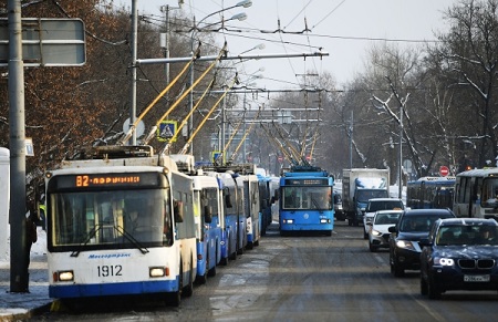 Пять трамвайных и троллейбусных маршрутов встали из-за электроаварии в Саратове