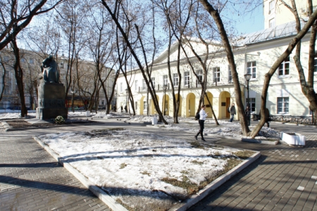 В Москве отреставрируют два памятника Гоголю