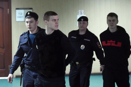 Футболистов Кокорина и Мамаева эвакуировали из суда после звонка о бомбе