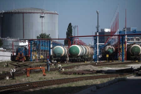 Приставы запретили работу нефтебазы близ Новосибирска