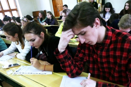 Яровая подготовила законопроект, освобождающий от налогов матпомощь студентам до 4 тыс. рублей