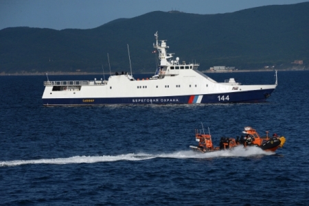 Пограничники открыли огонь по лодке с нарушителями в Каспийском море
