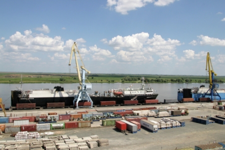 Крупный контейнерный терминал может быть построен в Астрахани