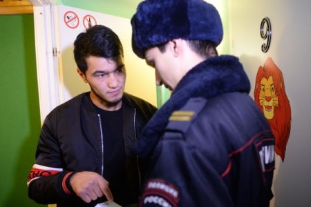 Тюменца, прописавшего в квартире почти 70 мигрантов, оштрафовали на 110 тыс. рублей