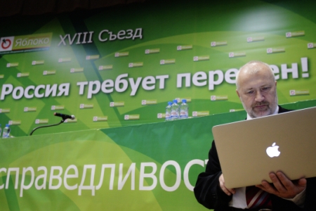 Петербургский депутат Михаил Амосов намерен побороться за кресло губернатора
