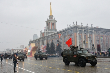 В Екатеринбург прибыло более 100 единиц техники для участия в параде Победы