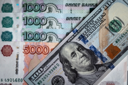 Фальшивомонетчики в СЗФО чаще подделывают банкноты на 5 тыс. рублей и $100