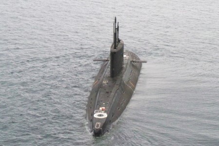 Подводная лодка "Колпино" проходит Босфор и Дарданеллы