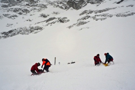 Тела трех туристов, погибших под лавиной, найдены в горах Алтая