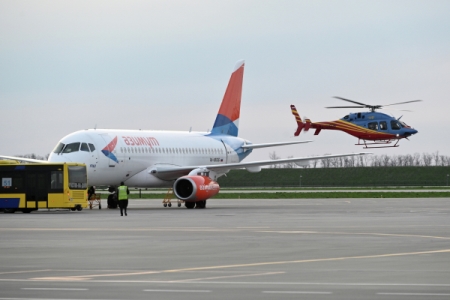 Вылет SSJ-100 из Новосибирска в Ростов отложен на 8 часов из-за неисправности
