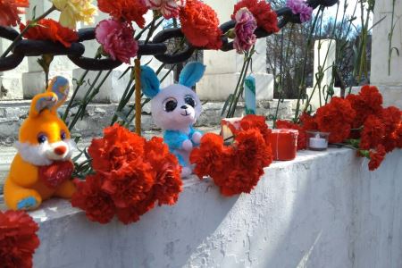 Жертв авиакатастрофы в "Шереметьево" похоронят в Мурманской области 15 мая