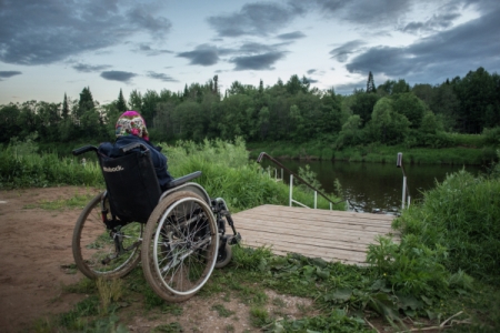 Туристические тропы в свердловских природных парках оборудовали для инвалидов-колясочников