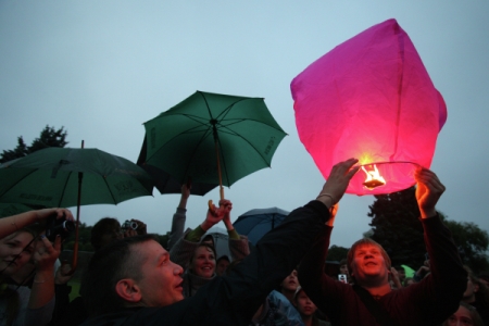 Мэрия Петрозаводска запретила воздушные шары и бумажные фонарики на школьных выпускных