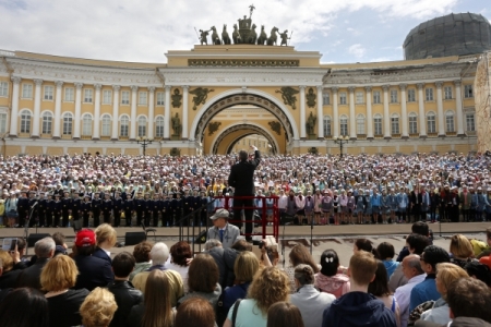 Трехтысячный хор исполнит русскую музыку на Дворцовой площади в День славянской письменности и культуры
