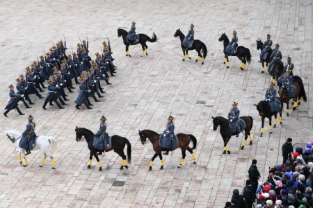 Церемония развода пеших и конных караулов пройдет в субботу в Кремле