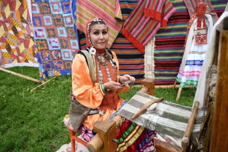 Гостей Сабантуя в Тюменской области научат плести лапти