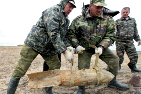 Более ста боеприпасов времен войны нашли недалеко от поселка в Ростовской области
