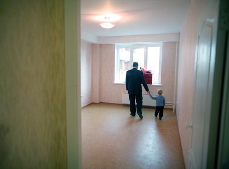 Десять семей погорельцев получили новые квартиры в Ингушетии