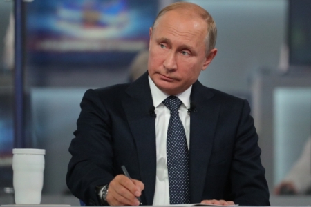 Путин в ходе прямой линии ответил на 70 вопросов граждан