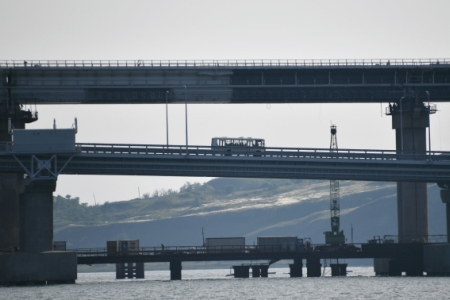 Строительство железнодорожной части Крымского моста ведется круглосуточно