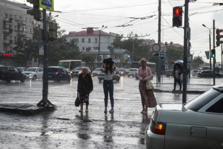 Светофоры сломались из-за дождя в Красноярске
