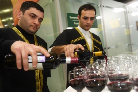 Роспотребнадзор усилил контроль за ввозом алкоголя из Грузии из-за ухудшения качества продукции