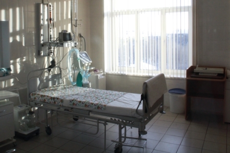 Студентка, привязывавшая ребенка к кровати в Морозовской больнице, отстранена от практики