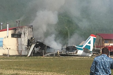 Два члена экипажа погибли при крушении самолета в Бурятии