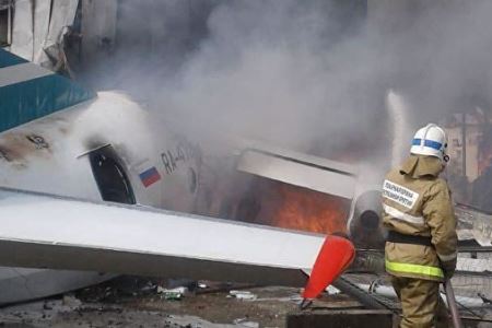 Ан-24 компании "Ангара" сгорел после жесткой посадки в Бурятии, пилоты погибли