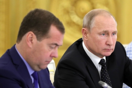 Работой Медведева на посту премьер-министра недовольны 62% россиян