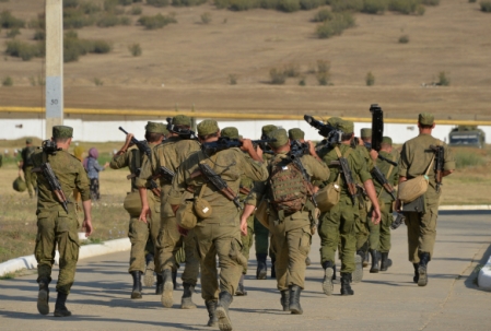 Более 1,5 тыс. военнослужащих и около 300 единиц техники задействованы на учениях мотострелков в Приморье