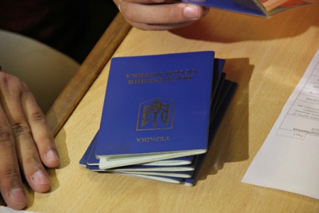 В Крыму возросло число недопусков украинцев из-за дописок в паспортах
