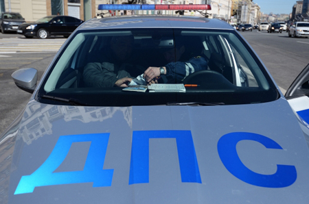 Муляжи автомобилей ДПС с проблесковыми маячками устанавливают на Ставрополье