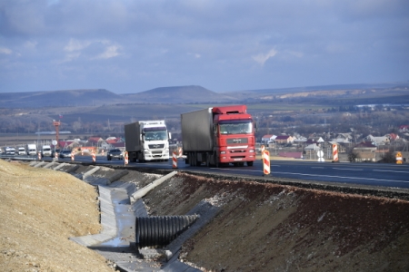 Трассы в Челябинской и Курганской областях закрыты для большегрузов из-за жары